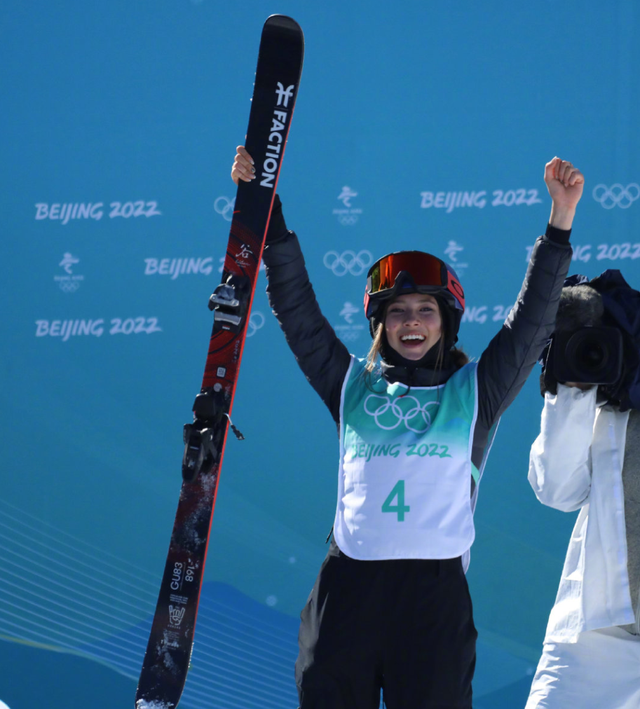 开云-Doinb回归赛场，逆转首场状态亮眼，巴塞罗那观众沸腾！的简单介绍