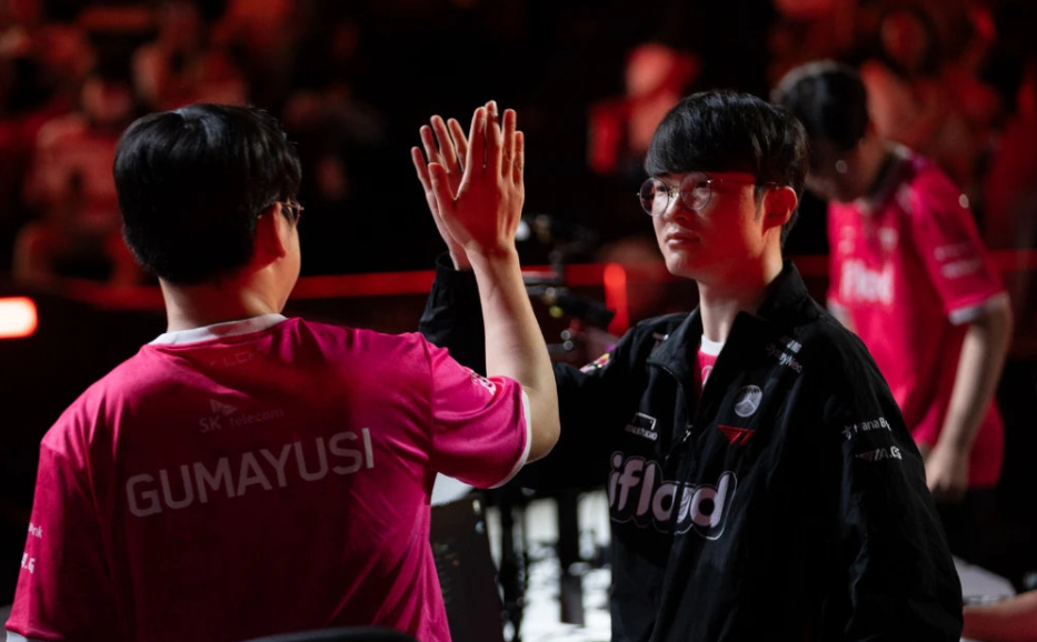 开云-关于Faker回归赛场，惊险取胜首场状态亮眼，皇家马德里观众沸腾！的信息